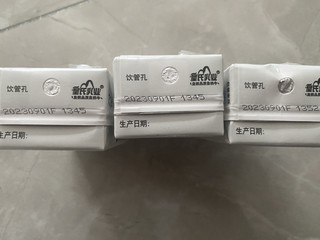 中秋送礼，送一些纯牛奶，营养又健康