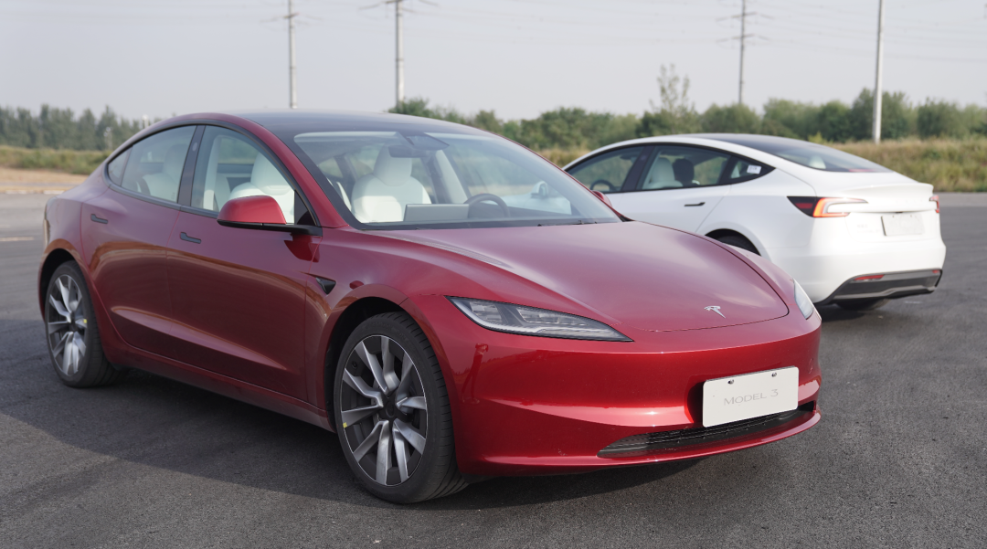 那么接下来小编就带领大家直接看实车,新款特斯拉model 3外观上给人最