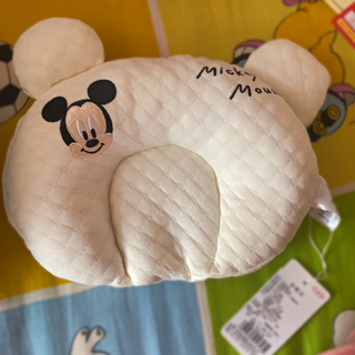 这款婴儿枕头，分不清是米奇耳朵还是兔耳朵