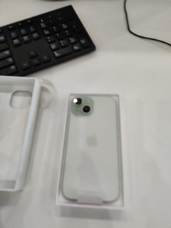 多多勇士安全下车。iphone15 小绿开箱