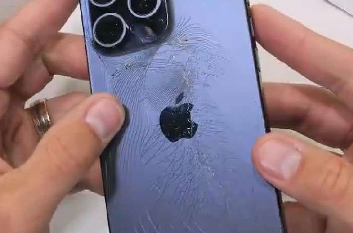 耐用性测试丨iPhone 15 比 iPhone 15  PM 背后玻璃更抗造，Pro 比 Pro Max 耐用