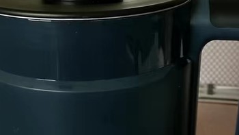 美的宝蓝色现代设计电热水壶，净享格调饮水有道