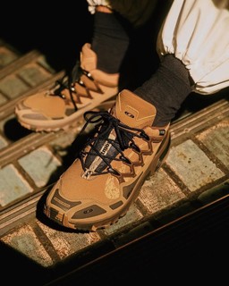 Salomon × atmos联名鞋款