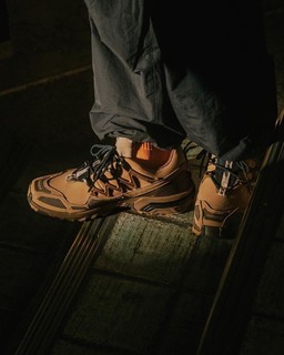 Salomon × atmos联名鞋款