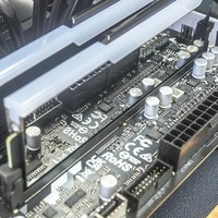 阿斯加特博拉琪DDR5 6800MHz镜面RGB内存