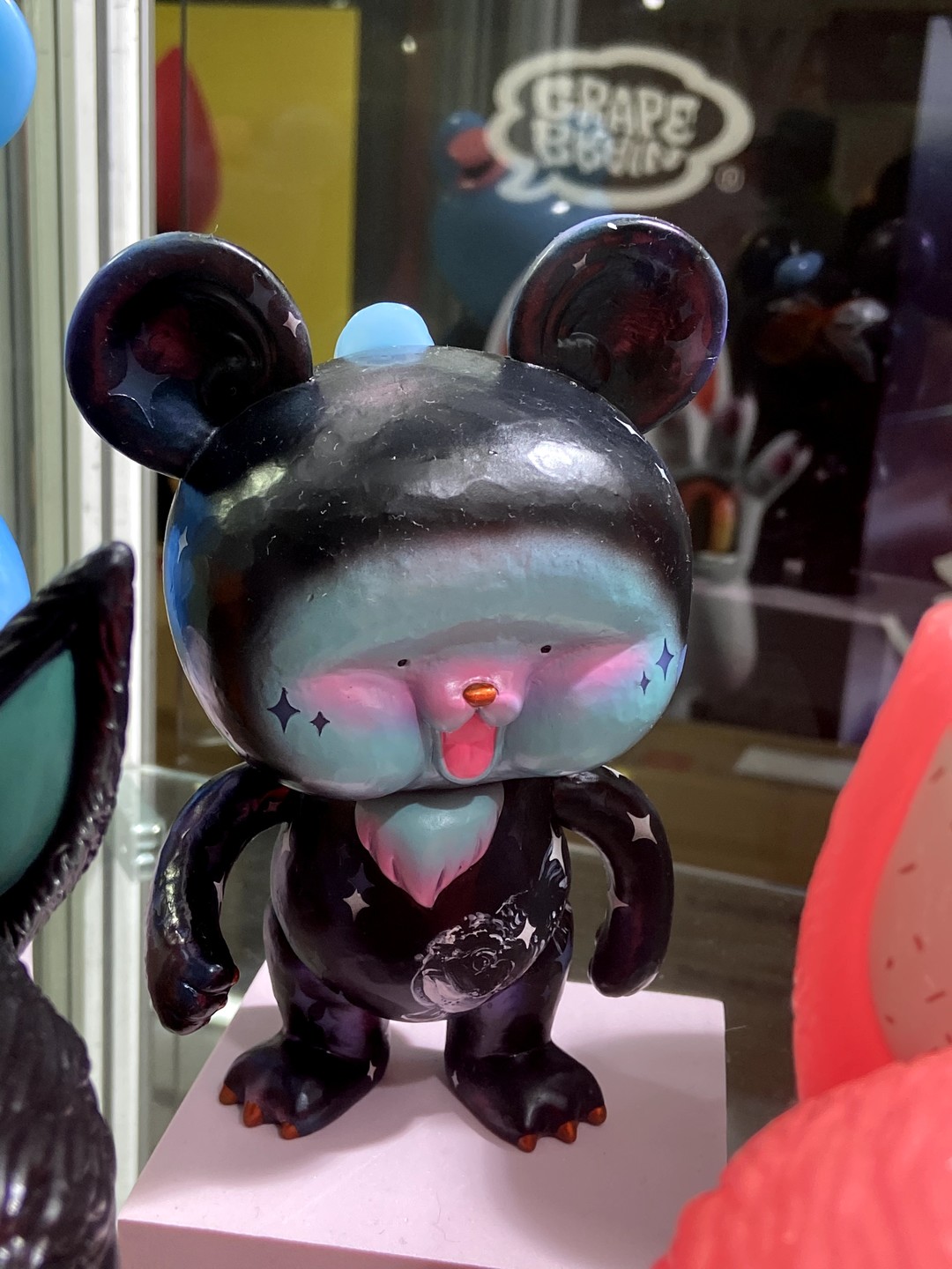 2023PTS玩具展怪兽风潮：三眼的米老鼠，穿JK的哥斯拉