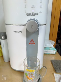 飞利浦净饮机，家庭饮水不再烦恼！净化加热一步到位，可以实现从自来水到可以直接饮用的适温水！
