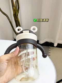 这个吸管杯不会有魔法吧！宝宝每天喝水墩墩😘