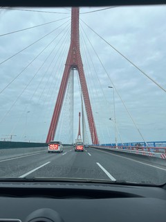 路过上海杨浦大桥，看到东方明珠塔