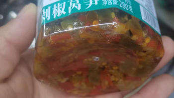 婆婆剁椒莴笋，这是一道以莴笋和剁椒为主要食材