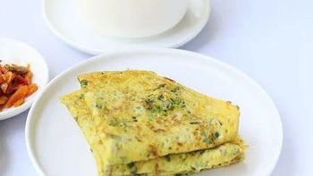 西葫芦鸡蛋饼的家常做法，简单易学，做早餐真好！