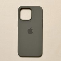 iPhone 15 PM 硅胶手机壳首选苹果原装。网友：这才是最稳的选择!