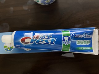 佳洁士的防蛀修护牙膏