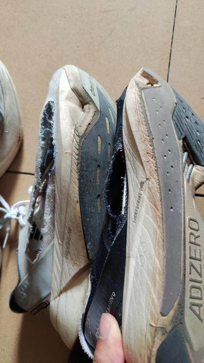 赛前高质量磨合,发现鞋面裂开了😰