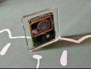 收藏最小的机械硬盘，做成透明的摆件艺术品好看不？