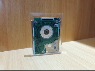 收藏最小的机械硬盘，做成透明的摆件艺术品好看不？