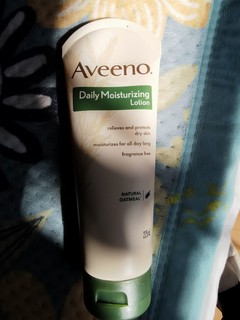 一直用的艾维诺燕麦身体乳，宝宝肌肤光滑可鉴。