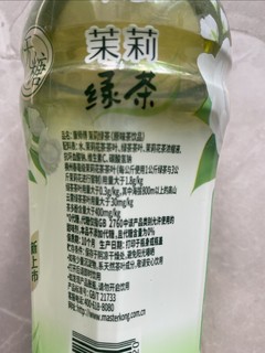 1元入的0糖茉莉绿茶，口感跟农夫山泉差不多