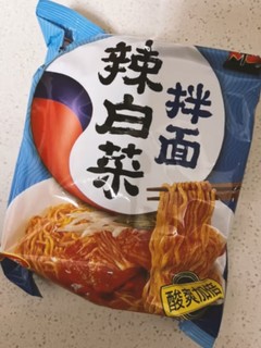 农心秘制辣白菜方便面，美味可口，值得一试！