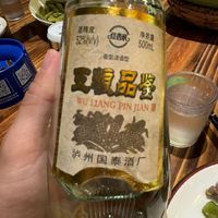 开一瓶老酒，享快乐人生