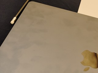 丧心病狂！午夜色Macbook Air 15寸指纹收集器！