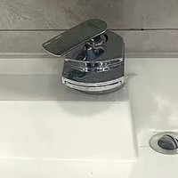 浴室洗手盆水龙头：仿瀑布式出水，品质生活触手可及