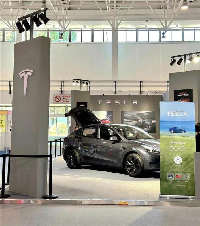 2023北京消博会启幕，特斯拉Model 3焕新版和Model Y升级版首次合体亮相