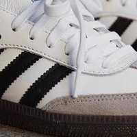 穿上 adidas 阿迪达斯三叶草 SAMBA OG 苏翊鸣同款男女板鞋，双十一狂欢一起嗨！