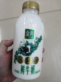 早餐来一杯鲜奶，活力满满