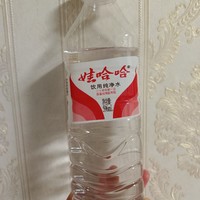 娃哈哈纯净水，水中带着丝丝的甜