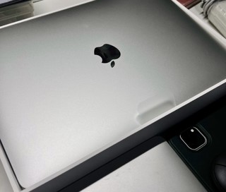 考虑入手 MacBook 吗？听听专业人士的建议吧！