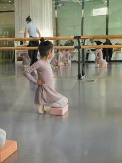 练习舞术，从娃娃抓起。