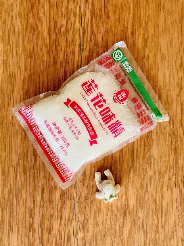 年少不知味精好，错把鸡精当成宝！