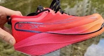特步新一代冠军版 160X5.0 跑鞋：让你一跑成名!