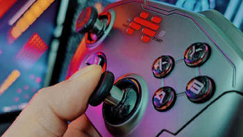 北通宙斯Pro游戏手柄评测：光电算法+超频，革新游戏控制！