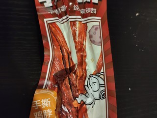 一款周黑鸭出品的鸡脖子