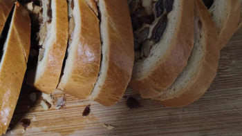 俄罗斯风味黑裸麦大列巴：新疆全麦坚果西式代餐营养零食面包