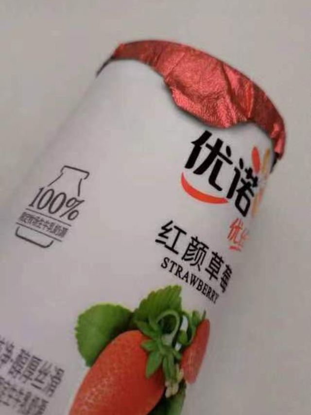 优诺（yoplait）优丝草莓果粒酸奶美味又健康