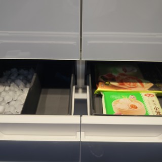 日立新款零嵌真空双循环冰箱，顶级配置，带给你全新的食材存储体验！