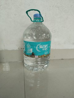 小县城的墨池山泉水，水一桶6.5L1.5元