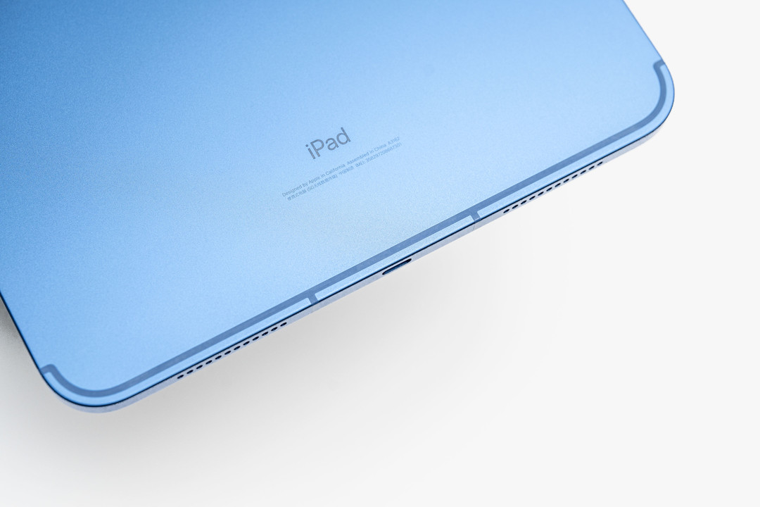 eSIM版2023 iPad 10底部天线设计