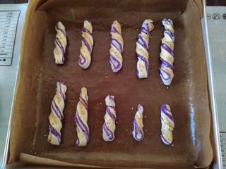 紫薯扭扭酥