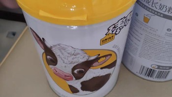 认养一头牛儿童成长奶粉是一款专为3岁以上学生设计的高钙乳铁蛋白