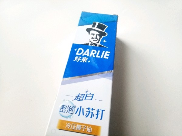 让你瞬间拥有大白牙! DARLIE 好来 (原黑人) 超白密泡小苏打牙膏 190g.