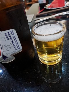 来餐厅吃饭，喝漓泉啤酒