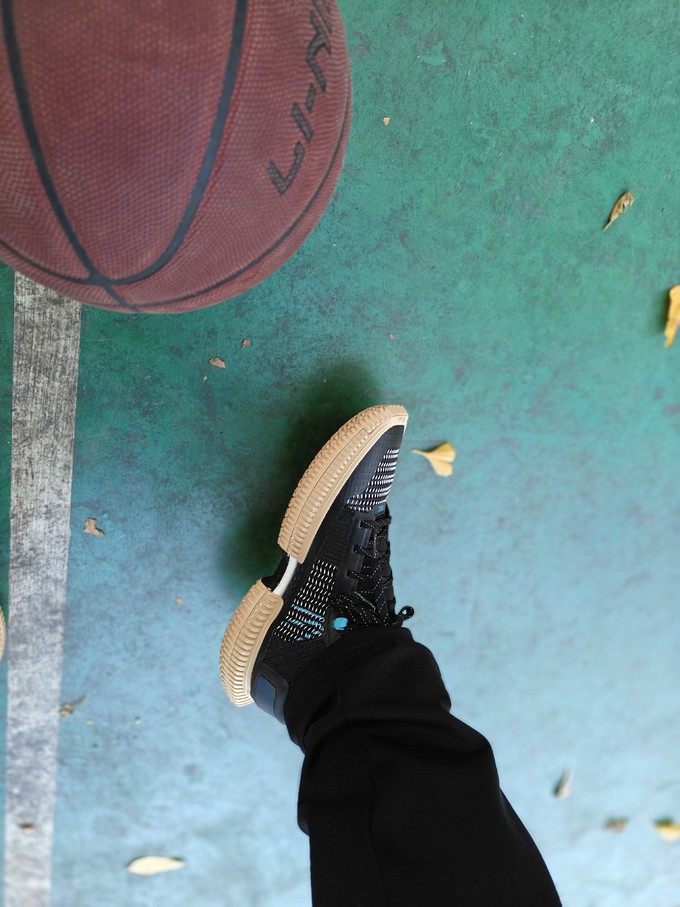 李宁篮球鞋