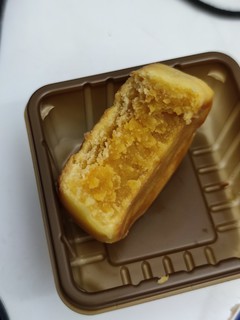 49一盒的“澳门英记饼家金玉奶黄月饼”