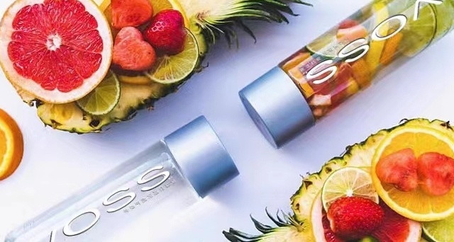 芙丝饮用天然矿泉水，为你的健康与品质保驾护航！