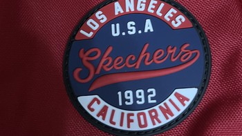 双十一买的一款Skechers双肩包——简约轻便，价格就一般了！