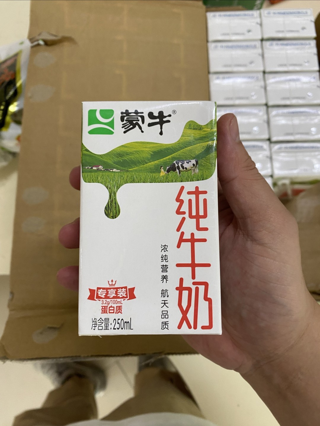 蒙牛香浓牛奶杯图片